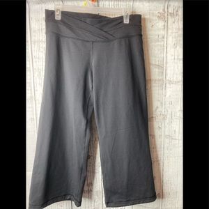 Lululemon black wide leg capris size 10